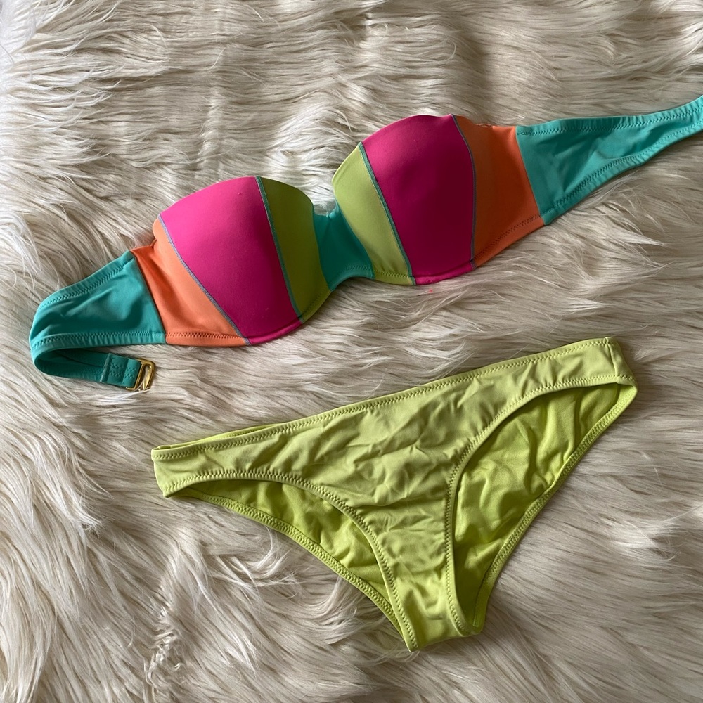 Victoria’s Secret bikini